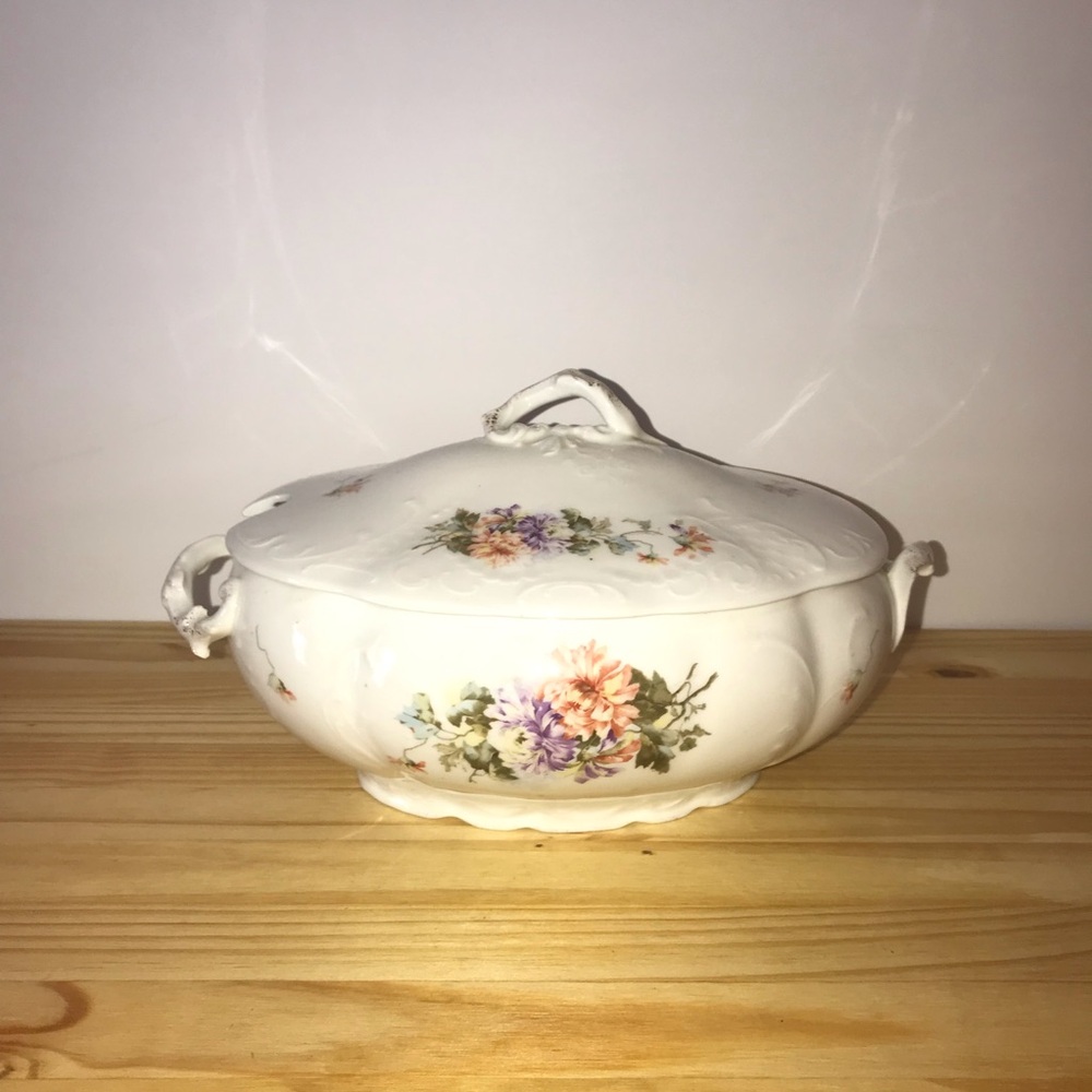 Vintage porcelain casserole dish